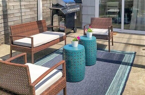 Seaside Cottage | Hot Tub Mere Steps from the Beach