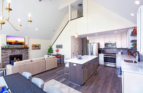 Briar Crest Woods Ski Chalet | ❤️ Hot Tub- Mini Golf & Putting Gr- Game Rm- Dog Friendly