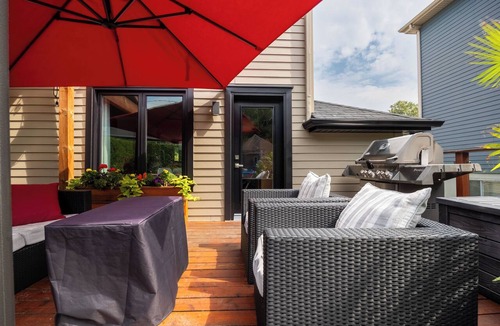 L'Ancienne-Lorette Cottage | HOT TUB/only family welcomed/5 bdr cottage/trampoline/bbq/15 min to Old Quebec