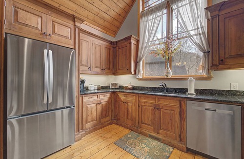 Franklin Cottage | Hot Tub, Pool Table! Luxury Log Cabin in Franklin