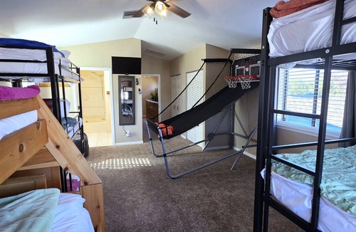 Page House | Hot Tub, Pool Table, Swing Sets, Theater, Kayaks