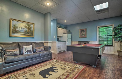Pigeon Forge Cottage | Hot Tub & Private Deck: Rustic Pigeon Forge Cabin