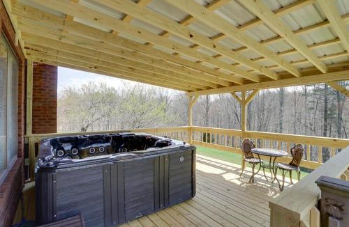 McArthur House | Hot Tub & Private Pond! Spacious McArthur Home