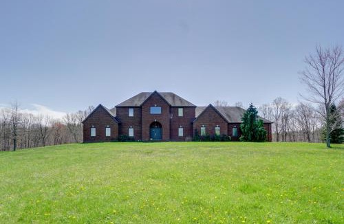 McArthur House | Hot Tub & Private Pond! Spacious McArthur Home