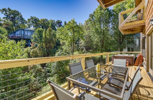 Chalet Village House | Hot Tub & Resort Perks! Gatlinburg Mtn Retreat