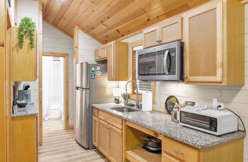 Greenville Cabin | Hot Tub! Riverfront Cabin close to GVL - Sleeps 4