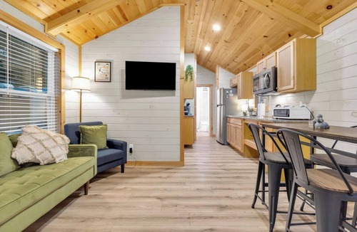 Greenville Cabin | Hot Tub! Riverfront Cabin close to GVL - Sleeps 4