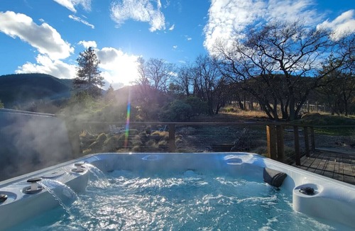 Ashland House | Hot tub | Sauna |Firepit |Sleeps 6!