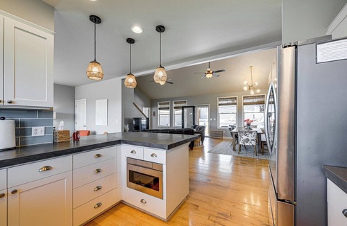 Gleed House | Hot Tub & Seasonal Pool: Remarkable Yakima Getaway