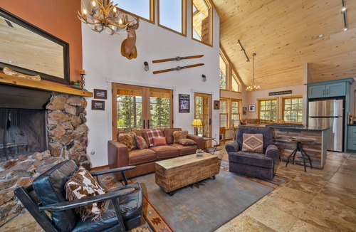 Columbine Lake House | Hot Tub, Starlink Internet, Great Back Deck!