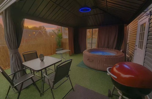 Georgetown House | Hot Tub Tiny Home Hideaway Near Horse Park and Ark