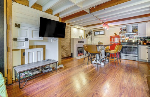 Seattle Metro Area Cottage | Hot Tub, Trails & Tranquil Views! Cozy Seatac Spot