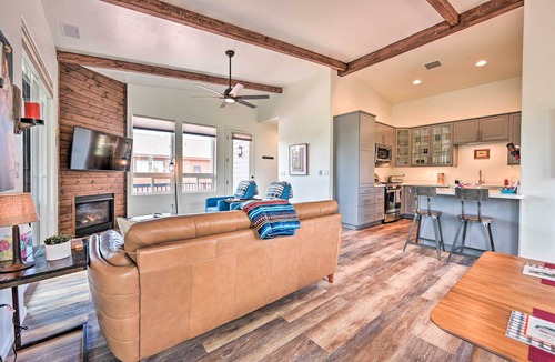 Pine Cottage | Hot Tub & Views: 'mountain High Pines Retreat'