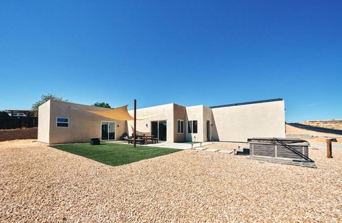 Greenehaven House | Hot Tub w/Lake View, Roof Top Deck, Game Room, W/D