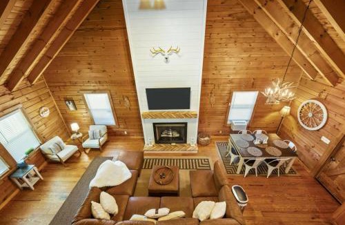 Hazel Green House | Hot Tub WiFi Firepit HazelBrook Haven