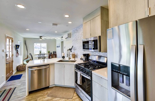 Yucca Valley Cottage | Hot Tub, Yard & Fire Pit: Joshua Tree Home!