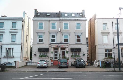 Askew Hotel | Hotel 261