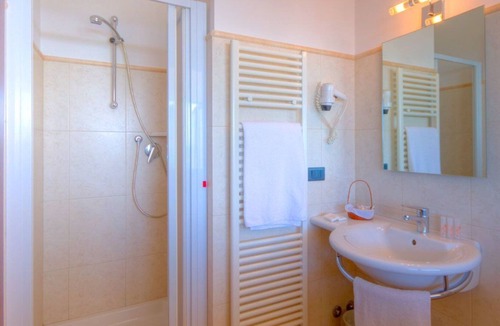 Camerano Hotel | Hotel 3 Querce