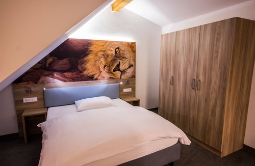 Neutraubling Hotel | Hotel 7 Continents