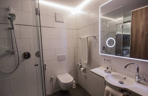 Neutraubling Hotel | Hotel 7 Continents