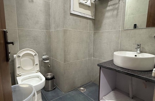 Geeta Nagar Hotel | Hotel 7 Heaven
