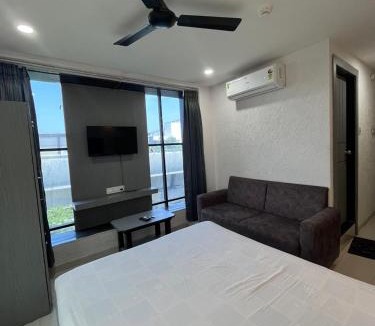 Surat Hotel | Hotel 7 Square