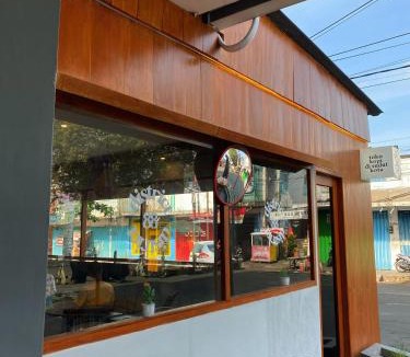 Jember Hotel | Hotel 88 Jember By WH - Strategic Location In The City Center