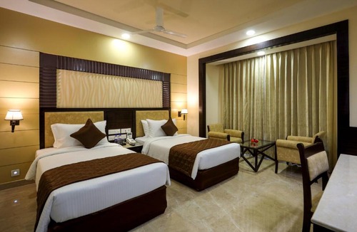 Vadapalani Hotel | Hotel Aadithya