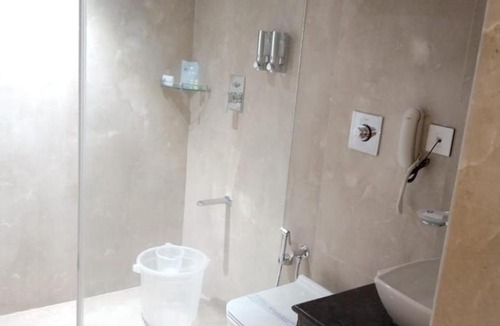 Vadapalani Hotel | Hotel Aadithya