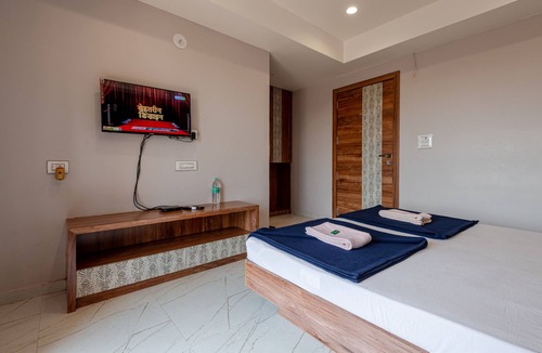 Devgad Hotel | Hotel Aaradhya Crown
