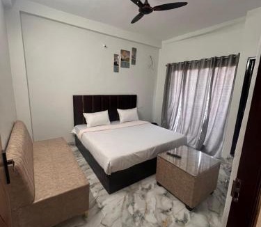 Indore Hotel | Hotel Aashray Inn