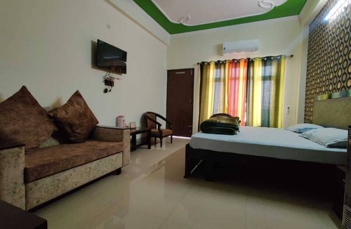 Srinagar Hotel | Hotel Aashriwad