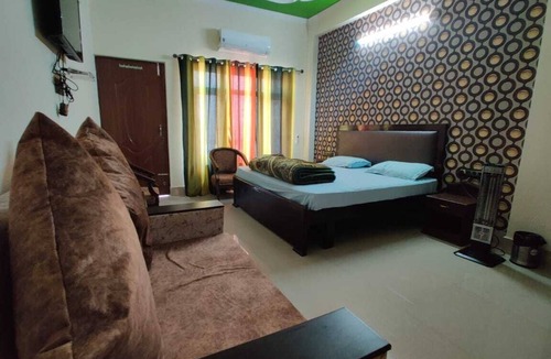 Srinagar Hotel | Hotel Aashriwad
