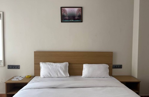Haridwar Bed & Breakfast | hotel abline the oaks private room with balcony mountain view in rishikesh
