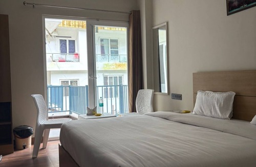 Haridwar Bed & Breakfast | hotel abline the oaks private room with balcony mountain view in rishikesh