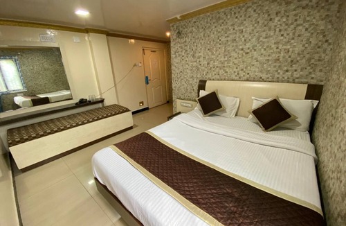 Ooty Hotel | Hotel Adarsh International