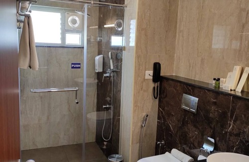 Onamthuruth Hotel | Hotel Aida