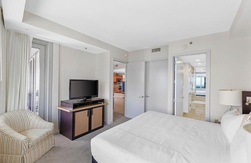Brickell Apartment | Hotel AKA Suite