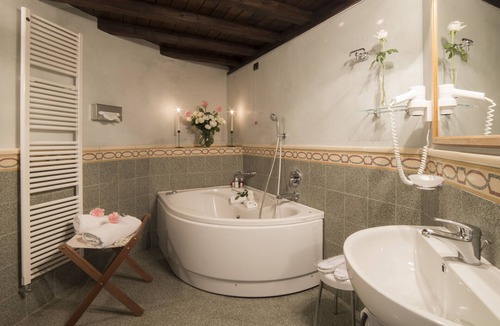Santa Maria del Monte Hotel | Hotel Al Borducan