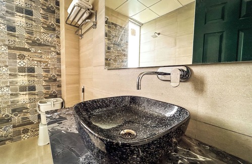 Ghanyara Khas Hotel | Hotel Alchemy Bistro & Inn