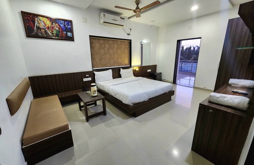 Dwarka Hotel | Hotel Amidhara