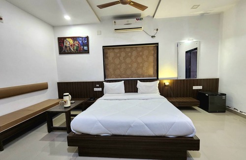 Dwarka Hotel | Hotel Amidhara