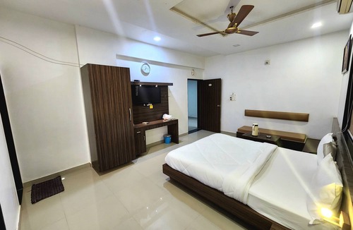 Dwarka Hotel | Hotel Amidhara