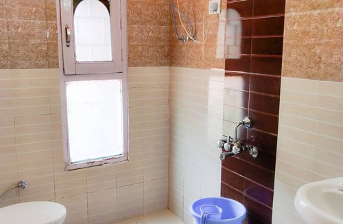 Bajaura Hotel | Hotel Amit