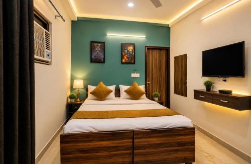 Sainik Farm Hotel | Hotel Anmol Stay- Near Saket Metro Station