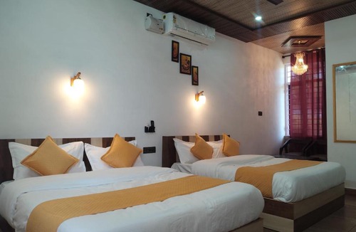 Dharamshala Hotel | Hotel Aqua Waterfall