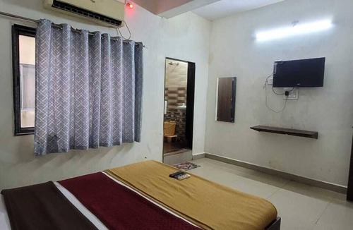 Veraval Hotel | HOTEL ARADHANA