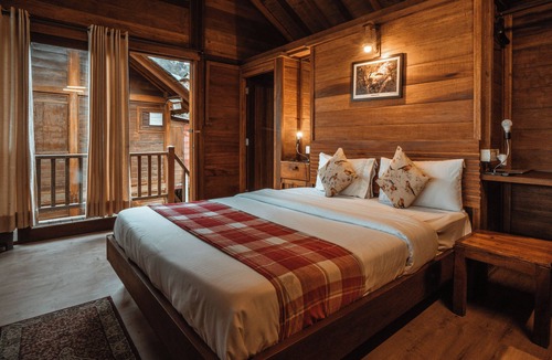 Pangot Hotel | Hotel Aranya Virasat