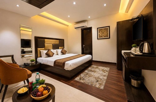 Anand Vihar Hotel | Hotel Aura IP Grand By Qotel Karkardooma Metro Station New Delhi