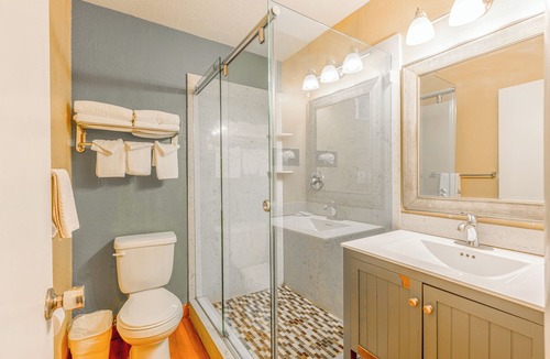 Loma Alta Hotel | Hotel Avenida - Oceanside Camp Pendleton